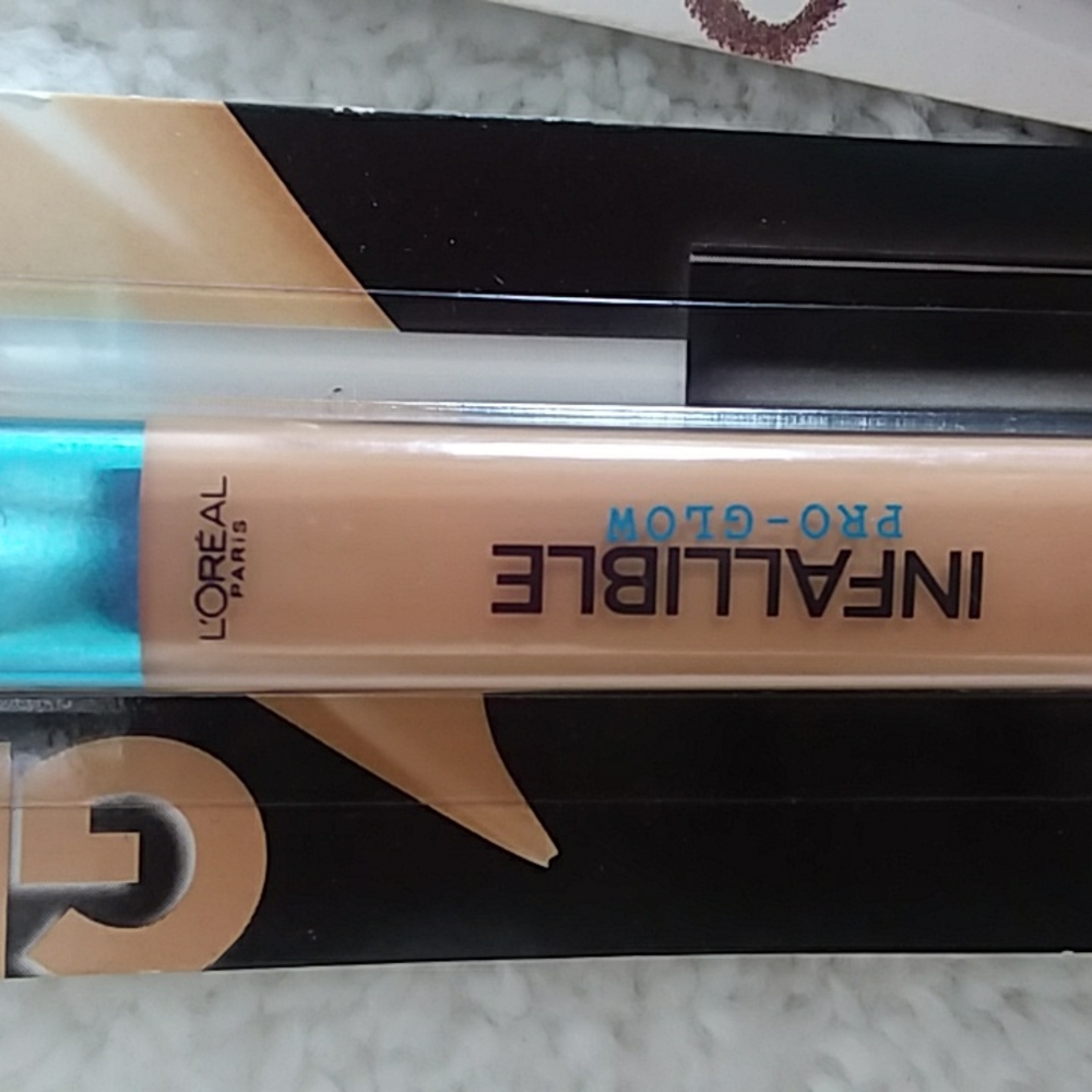 L'Oreal Infallible Pro-Glow & Pro-Last - Picture 3 of 7